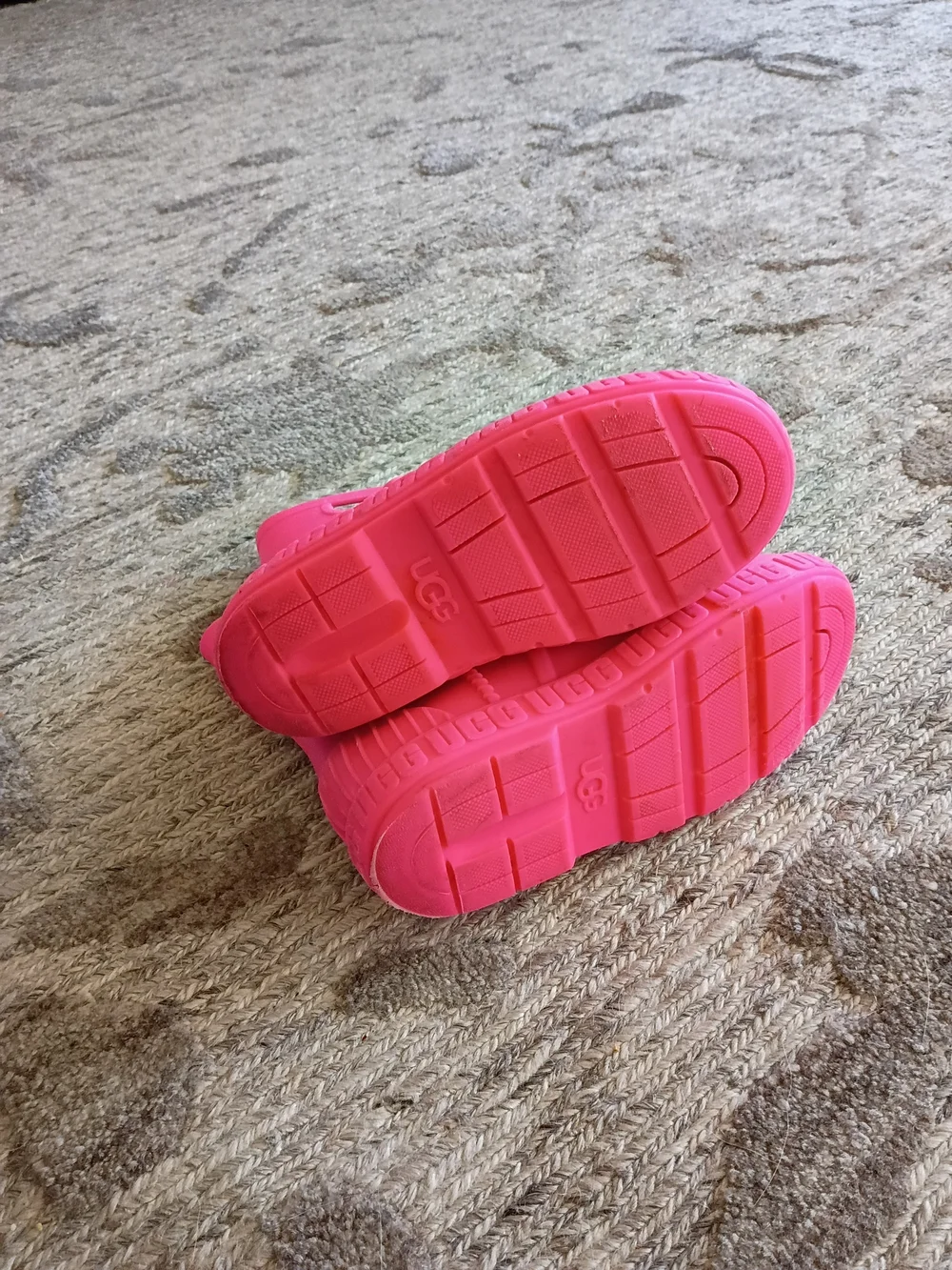 UGG Drizlita Girls Vibrant Hot Pink Waterproof Rain Boots (Neon Pink, Size 11)